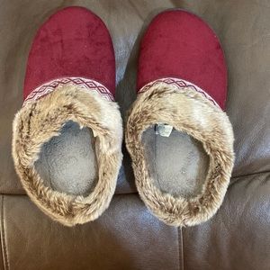 Isotoner House shoes size US 9.5-10